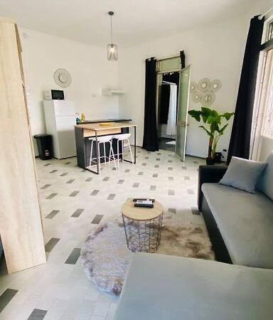 Urban Zen Appart Spacieux Studio Atypique Avec Bain A Remous Proche De Tout ปวงต์-ตา-ปิตร์ ภายนอก รูปภาพ