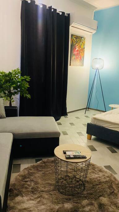 Urban Zen Appart Spacieux Studio Atypique Avec Bain A Remous Proche De Tout ปวงต์-ตา-ปิตร์ ภายนอก รูปภาพ