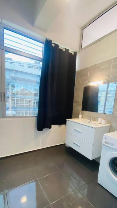 Urban Zen Appart Spacieux Studio Atypique Avec Bain A Remous Proche De Tout ปวงต์-ตา-ปิตร์ ภายนอก รูปภาพ