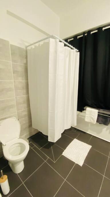 Urban Zen Appart Spacieux Studio Atypique Avec Bain A Remous Proche De Tout ปวงต์-ตา-ปิตร์ ภายนอก รูปภาพ