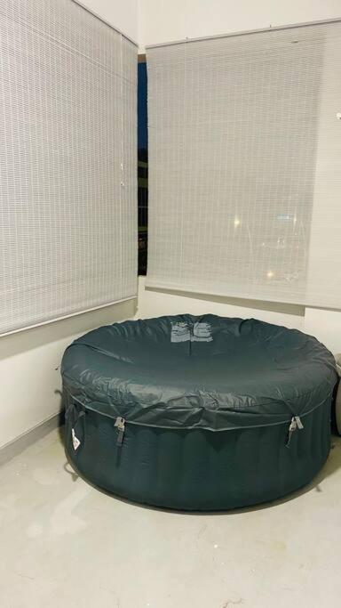 Urban Zen Appart Spacieux Studio Atypique Avec Bain A Remous Proche De Tout ปวงต์-ตา-ปิตร์ ภายนอก รูปภาพ